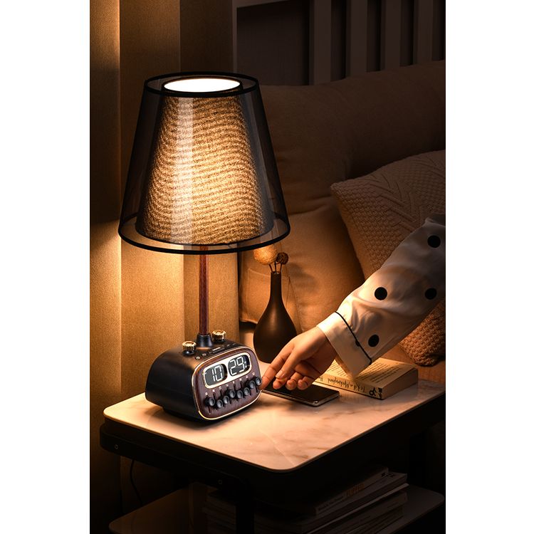 مصباح مكتبي ريترو من بورودو مع ضوضاء بيضاء ومكبر صوت بتقنية البلوتوث ووظيفة التنبيه والغفوة و3 مستويات سطوع (منخفضة ومتوسطة وعالية) وشحن لاسلكي مزدوج وشاشة رقمية عالية الدقة - أسود 