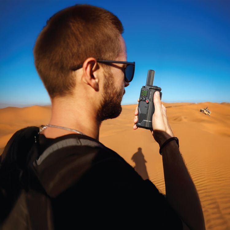 Green Lion GPX600 Walkie Talkie with 16 Analog Channels, Clear Phosphor Display, 8-Level Volume Control, 2-4km Transmit Range, 4-5 Days Working Time - Black