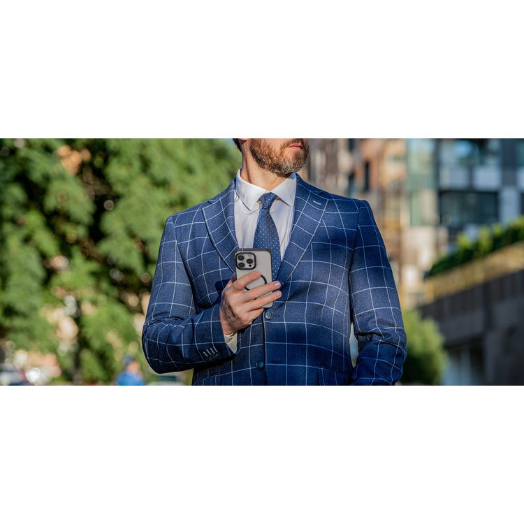 كفر حماية Levelo Claire Magsafe مع حفاظ ممتص للصدمات من الألومنيوم لهاتف iPhone 16 Pro Max، حفاظ هجين، متوافق مع MagSafe - أسود