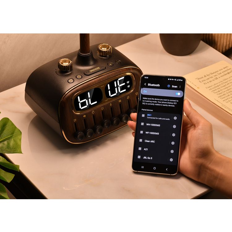 مصباح مكتبي ريترو من بورودو مع ضوضاء بيضاء ومكبر صوت بتقنية البلوتوث ووظيفة التنبيه والغفوة و3 مستويات سطوع (منخفضة ومتوسطة وعالية) وشحن لاسلكي مزدوج وشاشة رقمية عالية الدقة - أسود 