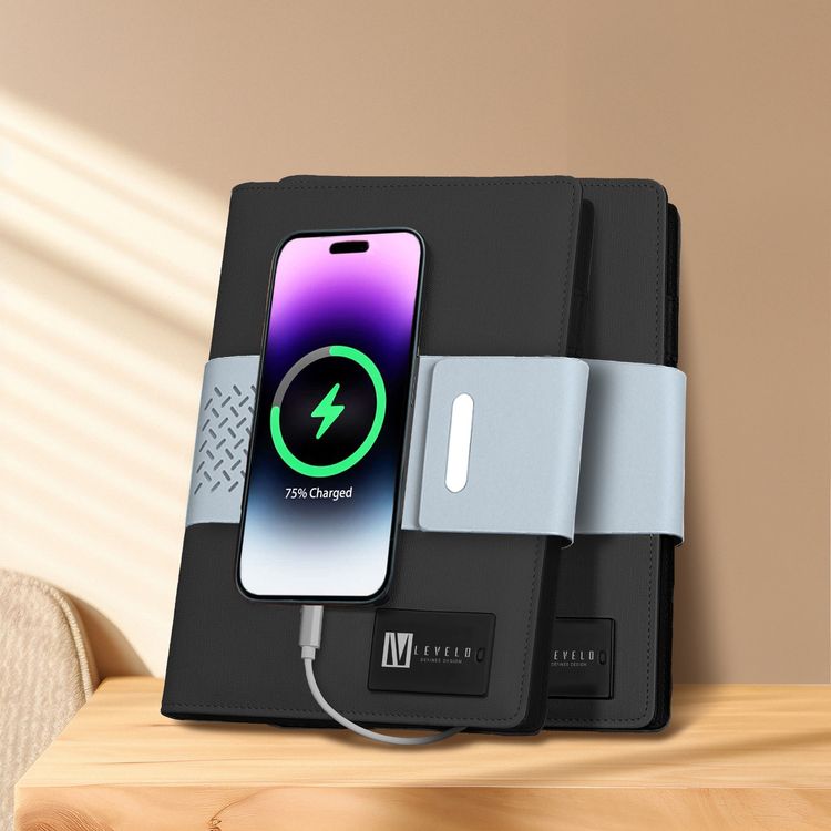 غطاء جلدي لدفتر ملاحظات Levelo Techbook مع بنك طاقة مدمج بقوة 8000 مللي أمبير في الساعة وقلم حبر جاف و80 ورقة ومجلد أوراق فضفاضة - أسود