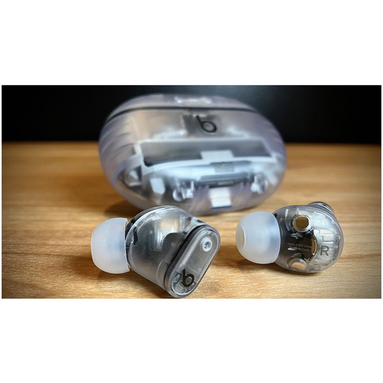 Beats Studio Buds with Dual Beamforming Microphones, Up to 1.6x more Active Noise Cancelling, Up to 36 Hours Playtime with Charging Case, 3x Larger Microphones for Crisp, Clear Calls, 8.2mm Driver Size, Lightweight - Transparent
